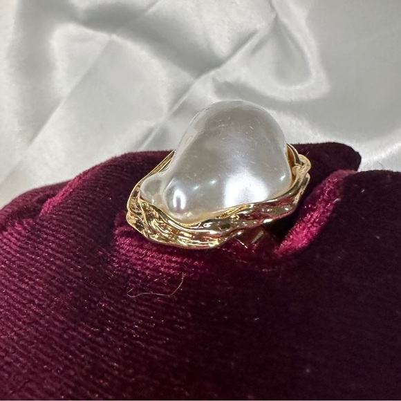 Anthropologe unique adjustable Gold ring with Pearl Accents - Picture 10 of 10